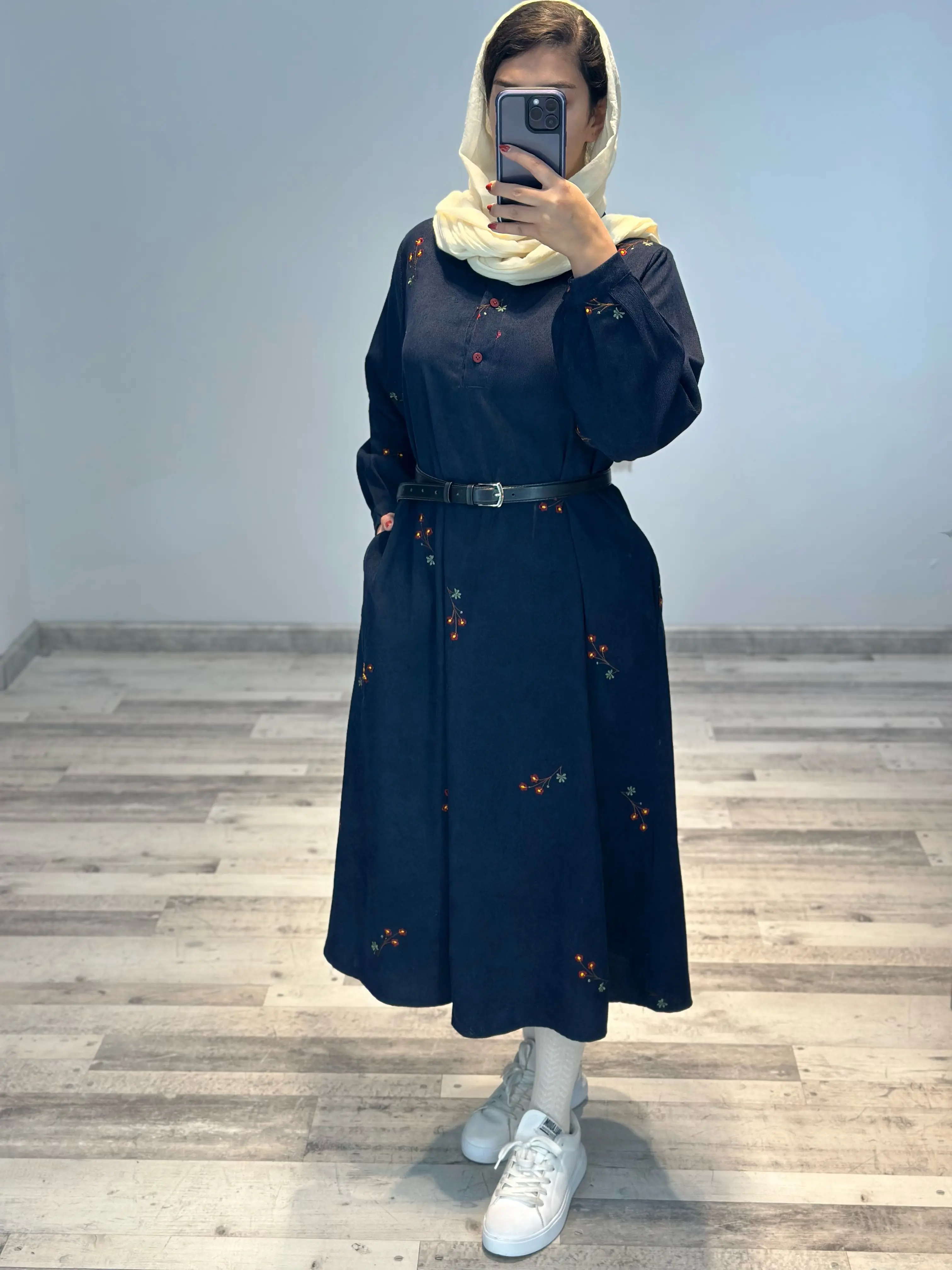 مانتو مخمل گلدوزی کد ۷۷۶