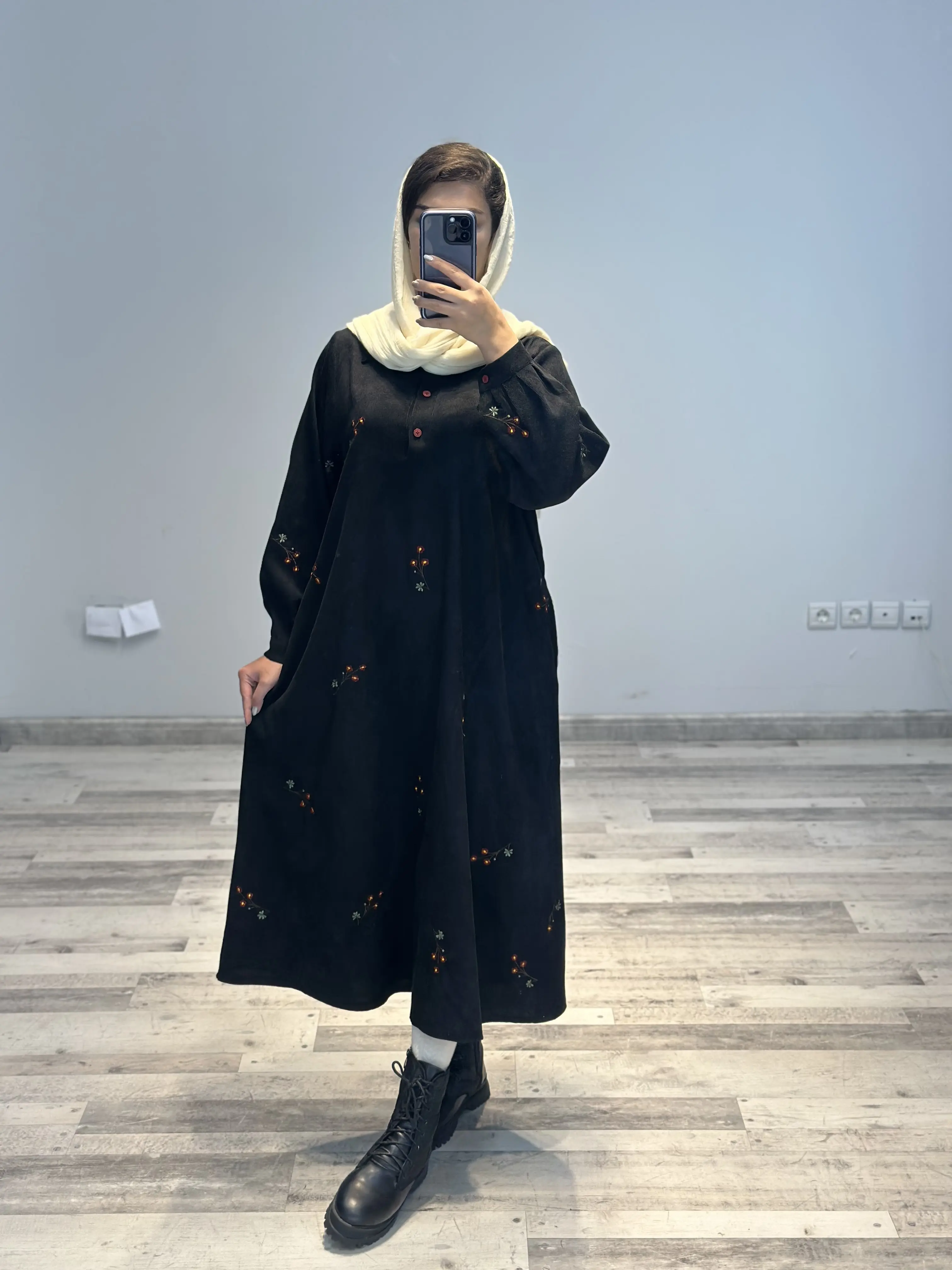 مانتو مخمل گلدوزی کد ۷۷۶